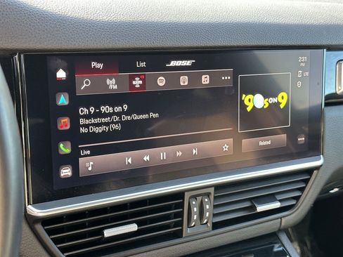 Used 2023 Porsche Cayenne Platinum Edition image 16