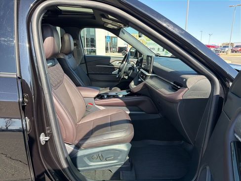 Certified 2025 Ford Explorer Platinum w/ Ultimate Package image 21