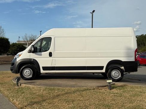 Used 2025 RAM ProMaster 2500 w/ Convenience Group image 4