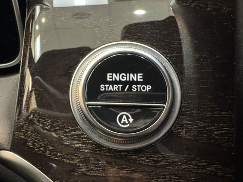 Certified 2025 Mercedes-Benz GLC 300 image 19