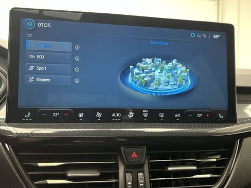Certified 2025 Ford Escape ST-Line Elite w/ Premium Technology Package AWD/4WD image 19