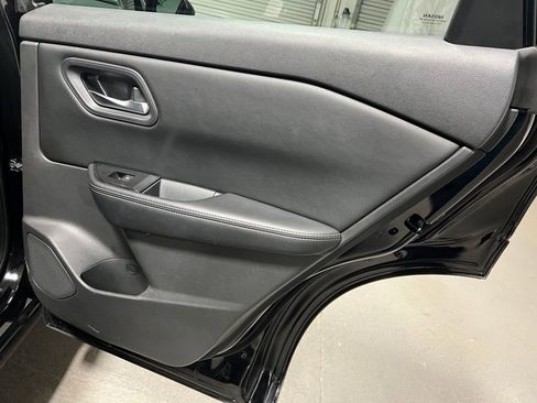 Used 2024 Nissan Rogue SV image 11