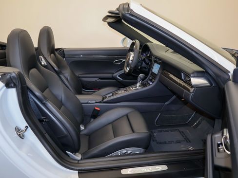 Used 2015 Porsche 911 Turbo S w/ High-end Infotainment Package AWD/4WD image 44