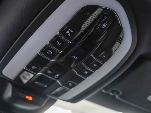 Certified 2026 Porsche Macan AWD/4WD image 28