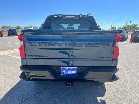 Used 2021 Chevrolet Silverado 1500 Custom Trail Boss w/ LPO, Dark Essentials Package AWD/4WD image 4