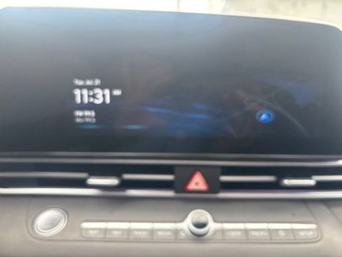 Used 2025 Hyundai Elantra SEL FWD image 4