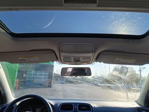 Used 2010 Volkswagen Golf 4-Door image 13