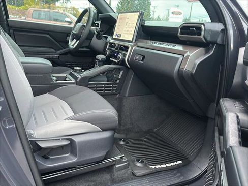 Certified 2024 Toyota Tacoma TRD Off-Road image 39