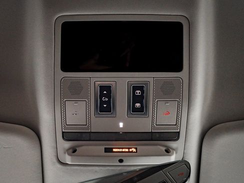 Used 2023 Land Rover Defender 110 X-Dynamic SE image 44