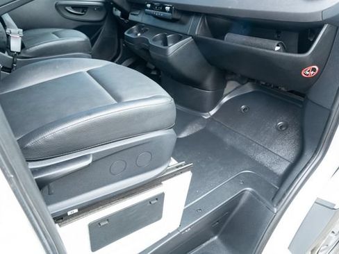 Used 2025 Mercedes-Benz Sprinter 2500 image 35
