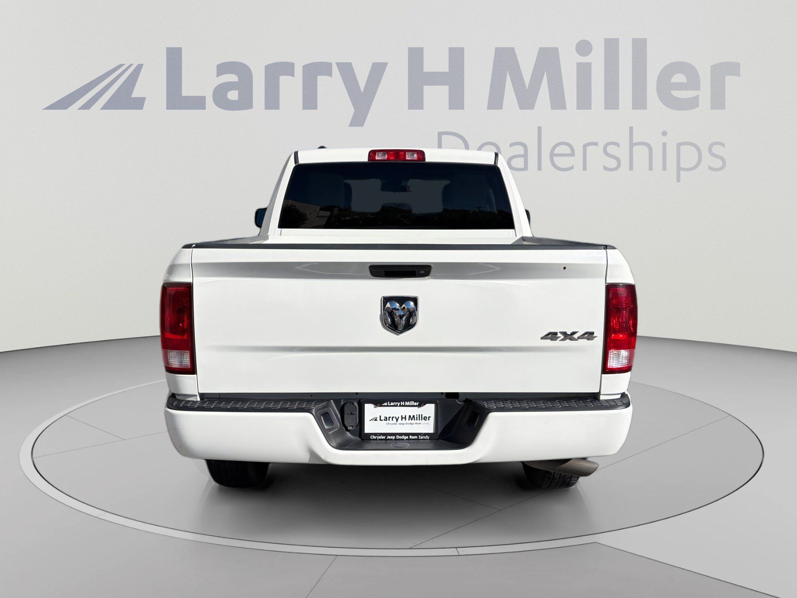 Used 2017 RAM 1500 Express AWD/4WD image 4