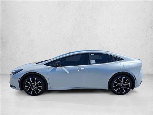 New 2026 Toyota Prius Plug-In Hybrid FWD image 5