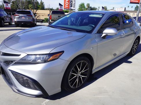 Certified 2023 Toyota Camry SE w/ Convenience Package image 5