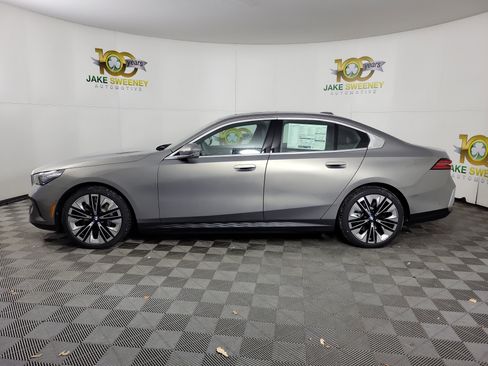 New 2026 BMW i5 eDrive40 w/ Premium Package image 4