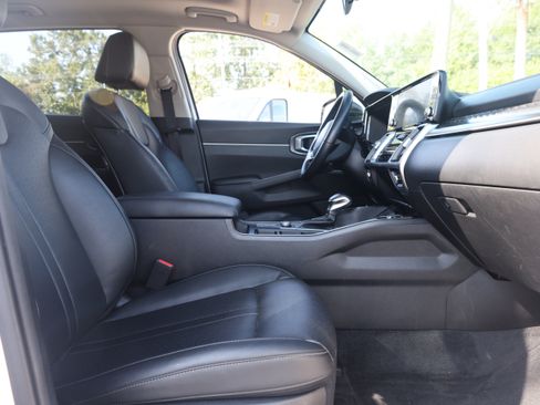 Used 2022 Kia Sorento S w/ Panoramic Sunroof Package FWD image 18