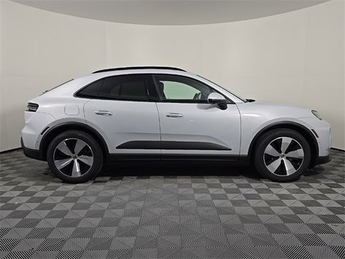 Certified 2025 Porsche Macan Electric image 8