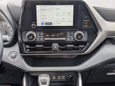 Used 2023 Toyota Highlander LE image 17