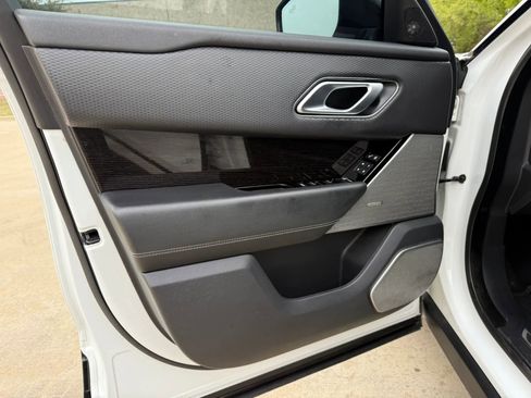 Used 2019 Land Rover Range Rover Velar R-Dynamic SE image 9
