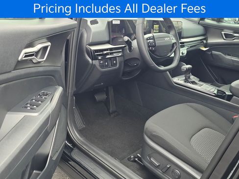 New 2026 Kia Sportage LX FWD image 9
