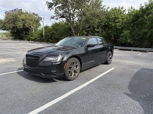 Used 2022 Chrysler 300 Touring w/ Sport Appearance Package image 1