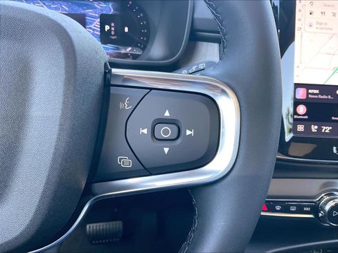 New 2026 Volvo XC40 B5 Core w/ Climate Package AWD/4WD image 18