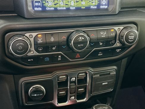 Used 2023 Jeep Wrangler Sahara w/ Cold Weather Group image 23