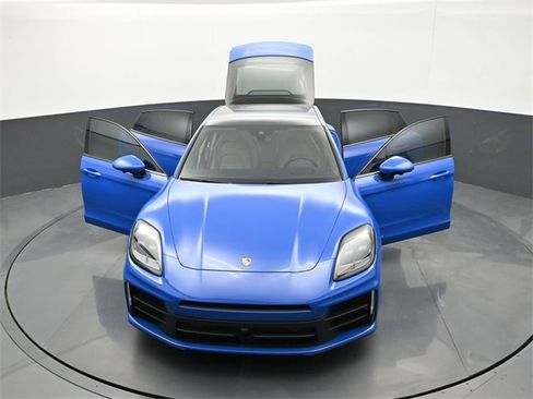 Used 2024 Porsche Panamera 4 image 30