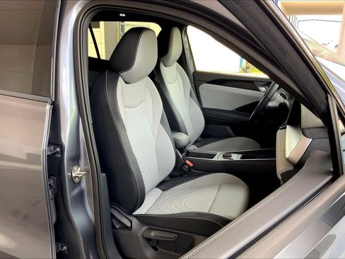 Used 2025 Volkswagen Tiguan SE R-Line AWD/4WD image 10