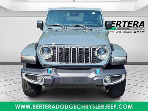 Used 2024 Jeep Wrangler Unlimited Sahara AWD/4WD image 2