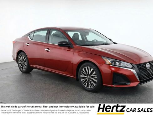 Used 2025 Nissan Altima 2.5 SV image 1
