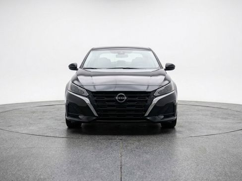 Used 2025 Nissan Altima 2.5 SV image 2