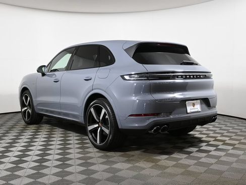 Used 2026 Porsche Cayenne E-Hybrid AWD/4WD image 3