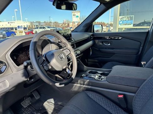 Certified 2025 Honda Pilot Sport image 11