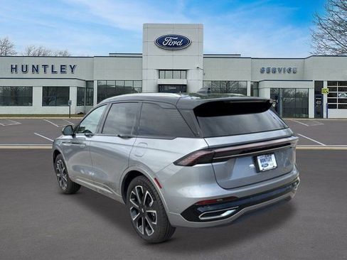 Used 2024 Lincoln Nautilus Reserve AWD/4WD image 5