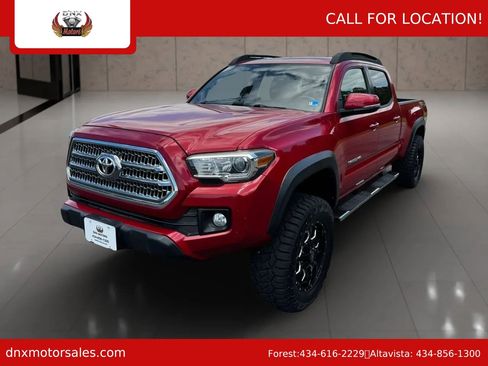 Used 2017 Toyota Tacoma TRD Off-Road AWD/4WD image 1