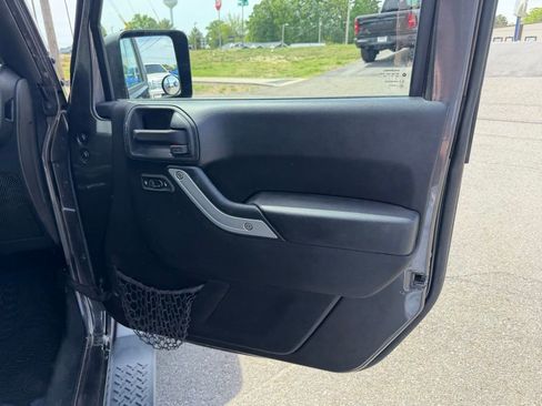 Used 2014 Jeep Wrangler Unlimited Sahara AWD/4WD image 27