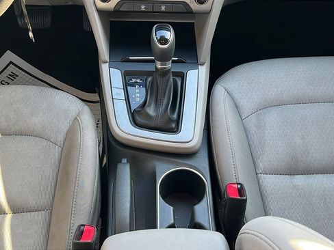 Used 2018 Hyundai Elantra SE FWD image 14