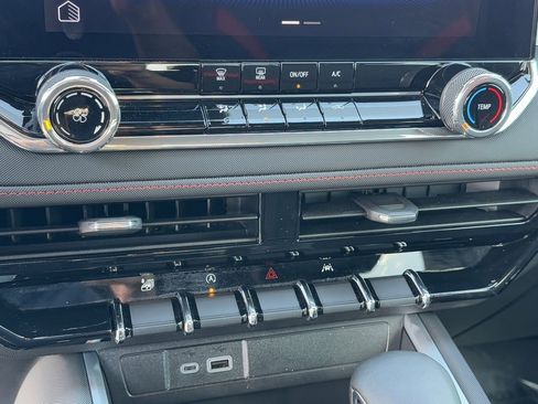 Used 2024 Chevrolet Colorado Z71 w/ Advanced Trailering Package image 18