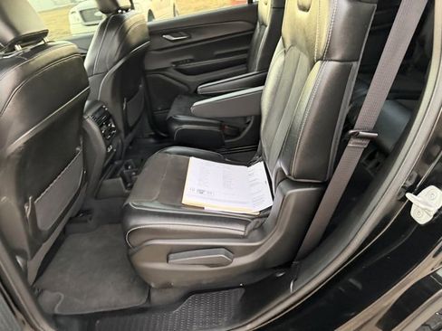 Used 2023 Jeep Grand Cherokee L Laredo image 11