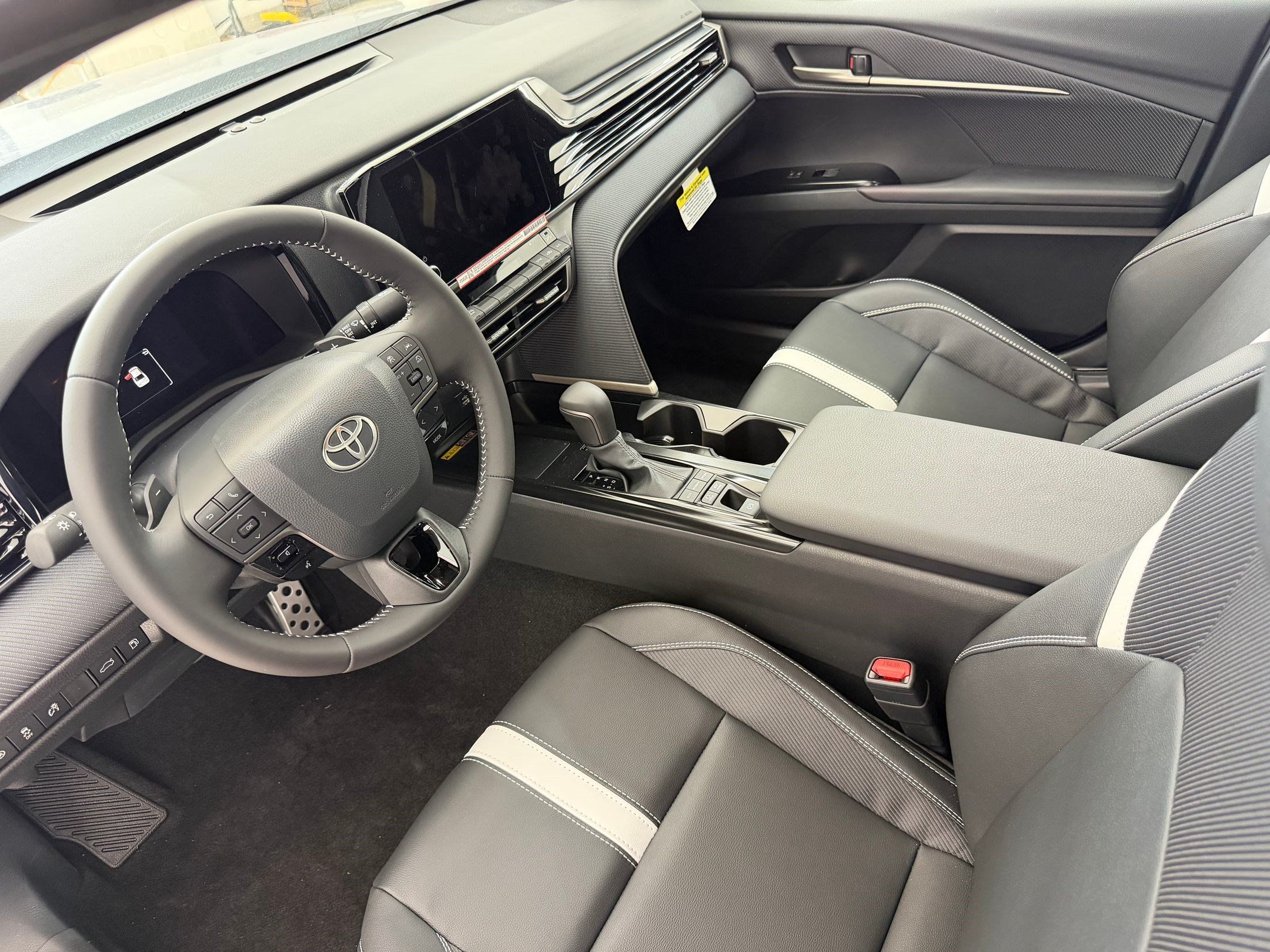 Used 2026 Toyota Camry SE w/ Convenience Package FWD image 4