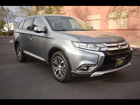 Used 2016 Mitsubishi Outlander SE FWD image 2