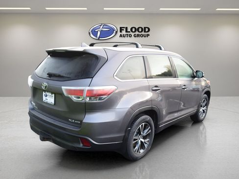 Used 2016 Toyota Highlander XLE AWD/4WD image 4