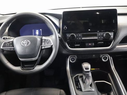 Certified 2024 Toyota Grand Highlander AWD image 15