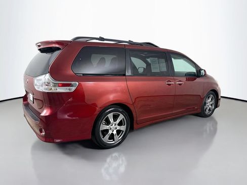 Certified 2017 Toyota Sienna SE Premium FWD image 8