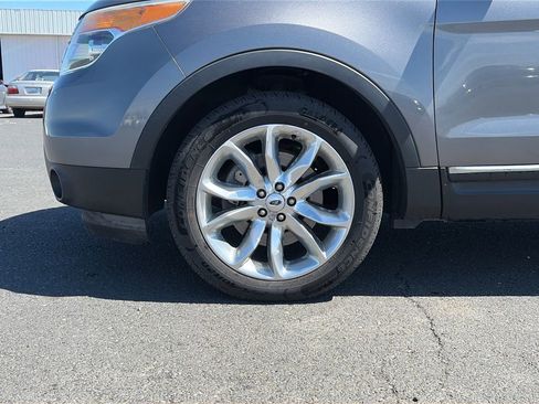 Used 2014 Ford Explorer XLT w/ Equipment Group 202A AWD/4WD image 10