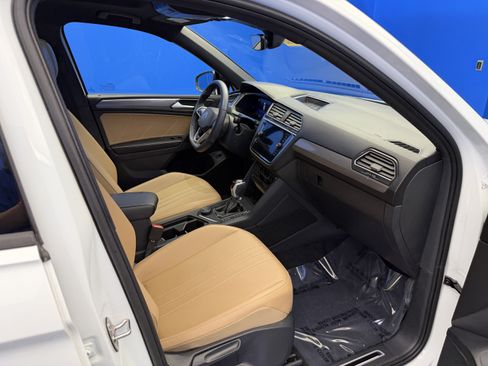 Used 2024 Volkswagen Tiguan SE R-Line AWD/4WD image 24