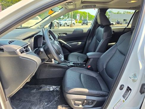 Used 2023 Toyota Corolla Cross XLE w/ Convenience Package AWD/4WD image 21