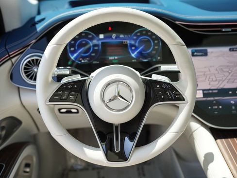 Used 2023 Mercedes-Benz EQS 580 4MATIC SUV image 28
