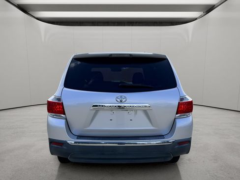 Used 2013 Toyota Highlander FWD image 4