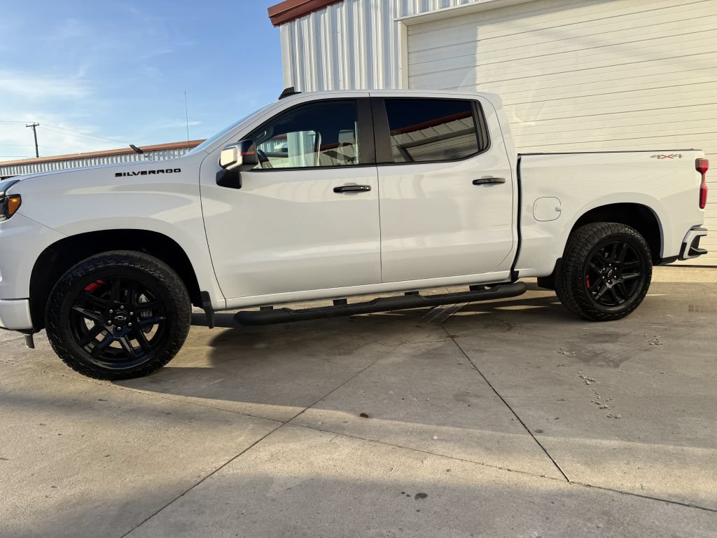 Used 2023 Chevrolet Silverado 1500 RST w/ Redline Edition AWD/4WD image 10